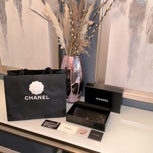 CHANEL Lambskin Quilted Yen Wallet Black